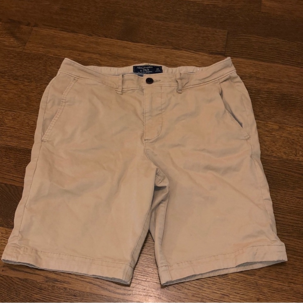 Men's Abercrombie Khaki shorts. 9 inch inseams. In great condition.